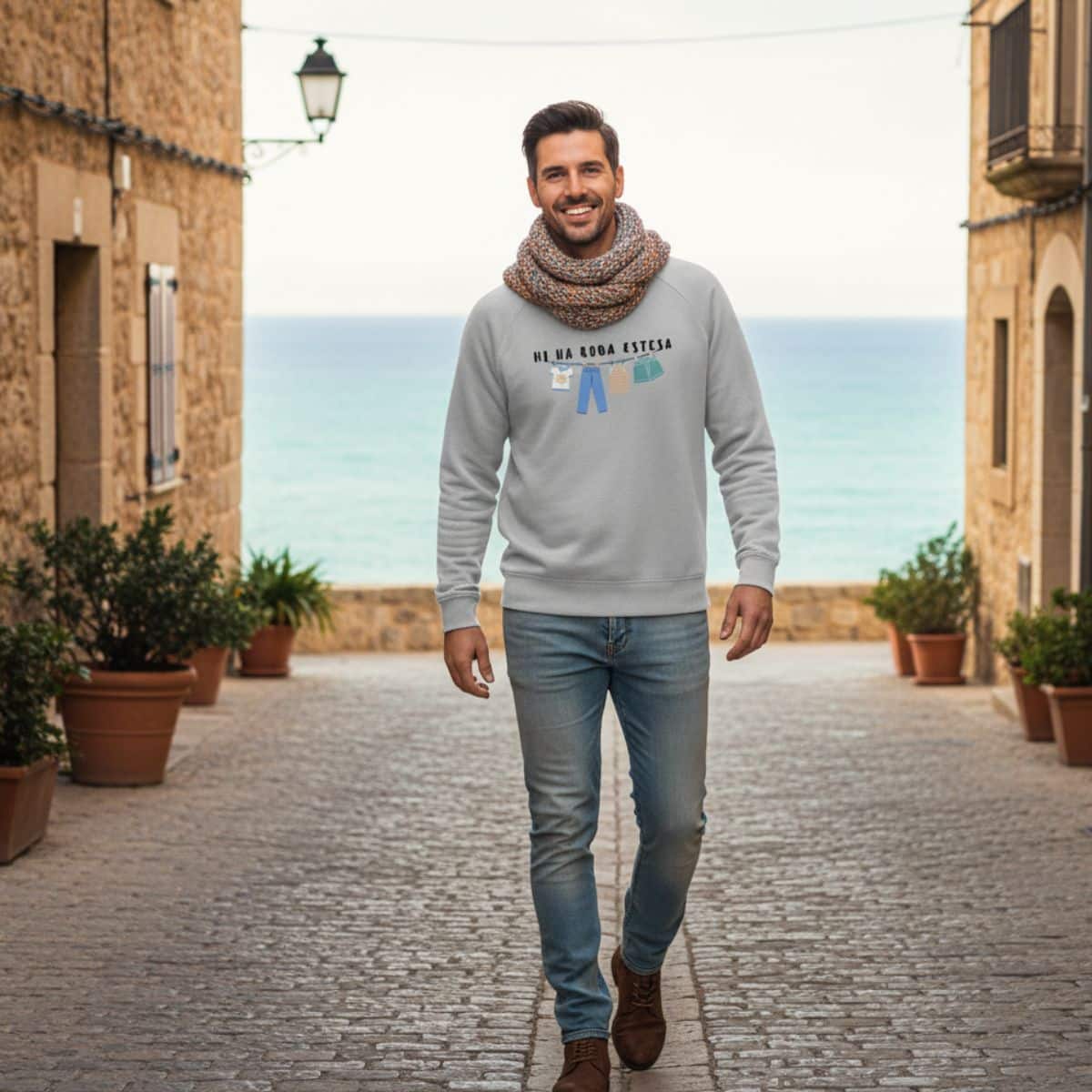modelo vestint la sudadera valenciana Hi ha roba estesa